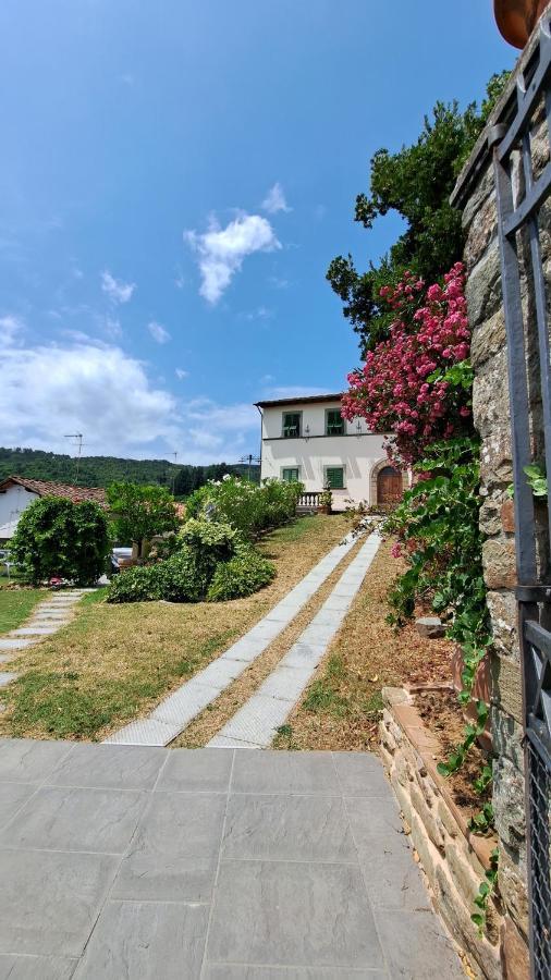 Villa Castel Del Monte Pescia Esterno foto