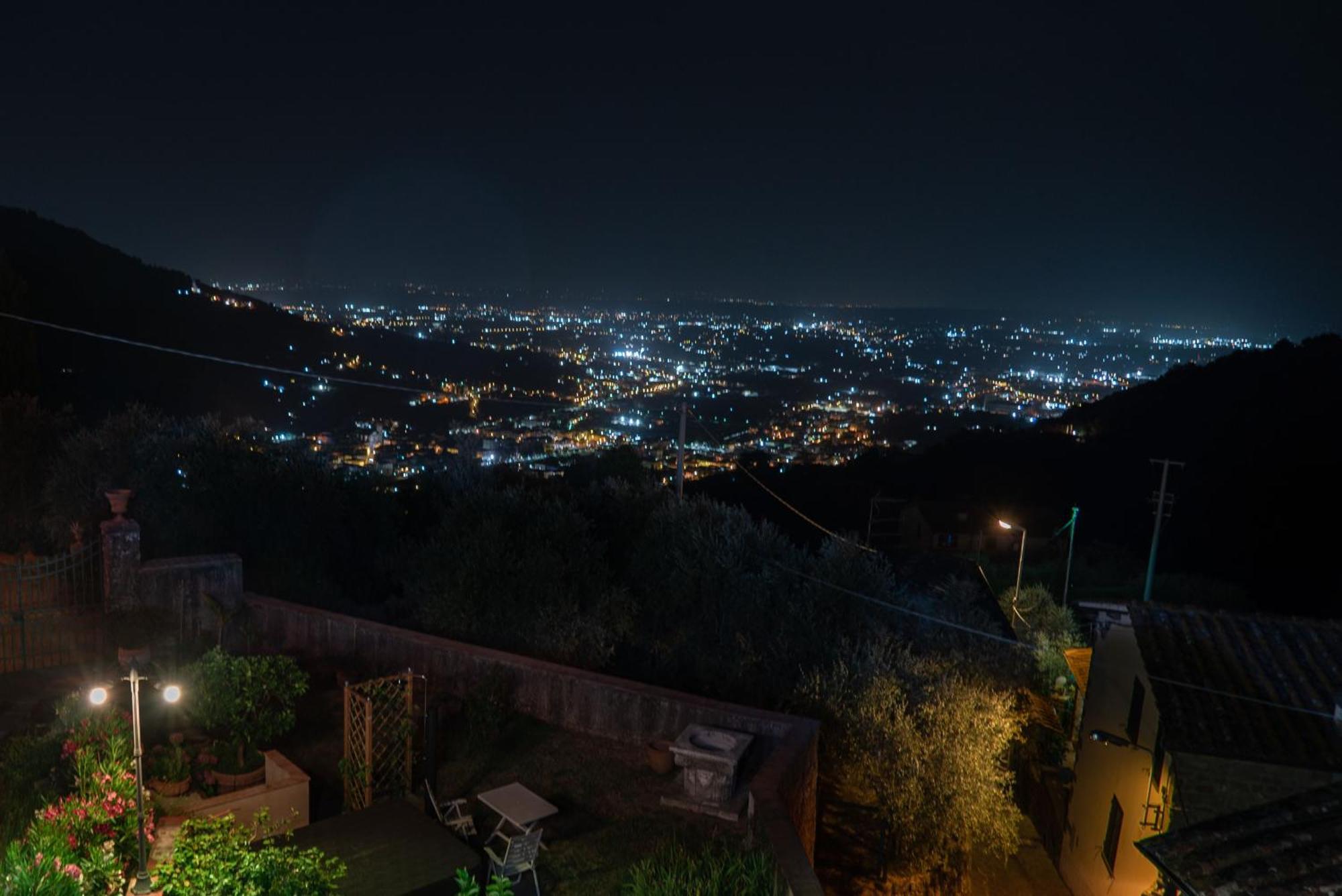 Villa Castel Del Monte Pescia Esterno foto