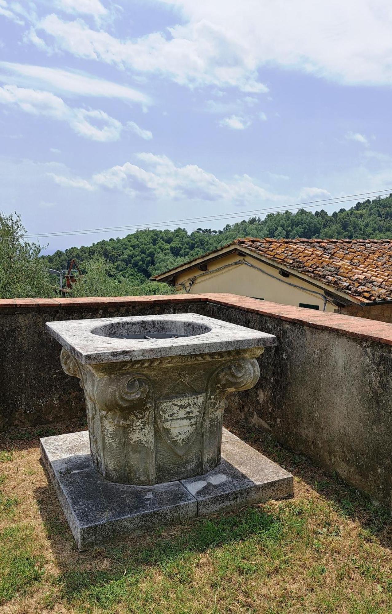 Villa Castel Del Monte Pescia Esterno foto