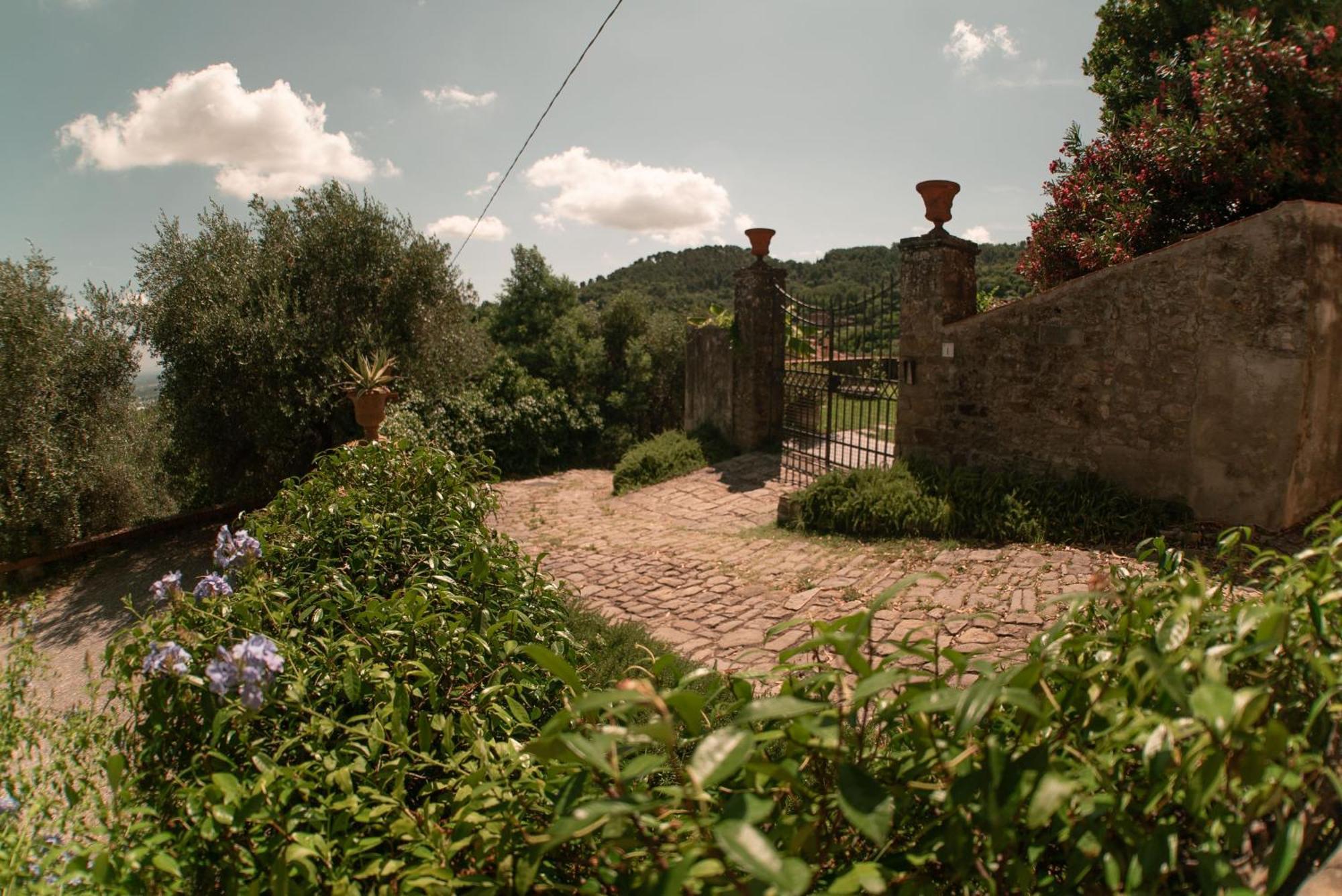 Villa Castel Del Monte Pescia Esterno foto